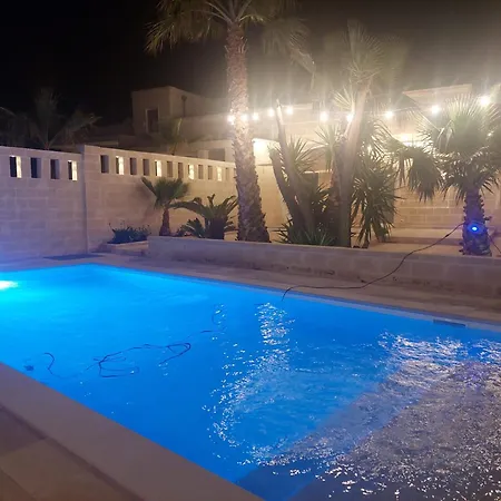 Villa Overseas Pool Monopoli