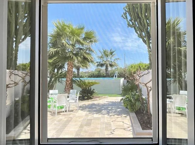 Villa Overseas Pool Monopoli