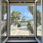 Вилла Overseas Pool Монополи