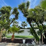 Overseas Pool Вилла *
