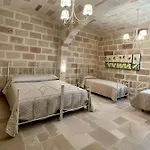 Вилла Overseas Pool Монополи