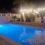 Вилла Overseas Pool Монополи