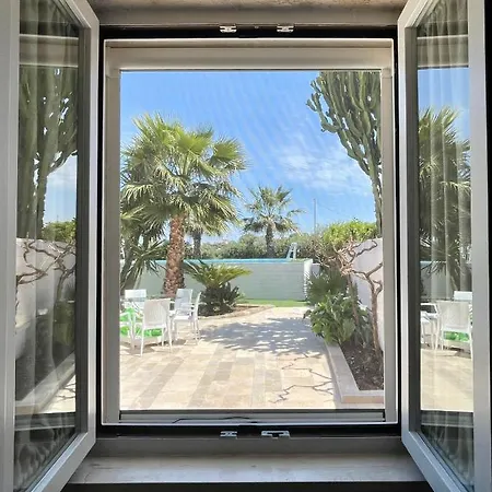 Villa Overseas Pool Monopoli
