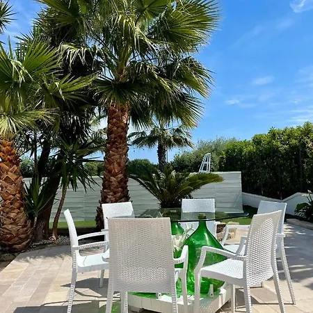 Overseas Pool Villa *