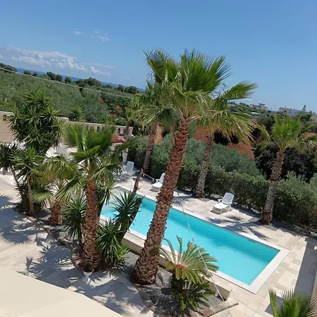 Villa Overseas Pool Monopoli