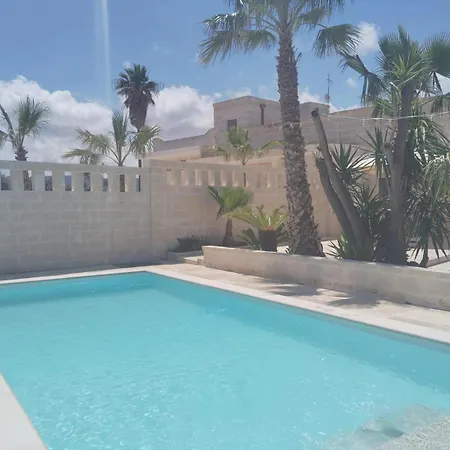 Overseas Pool فيلة *