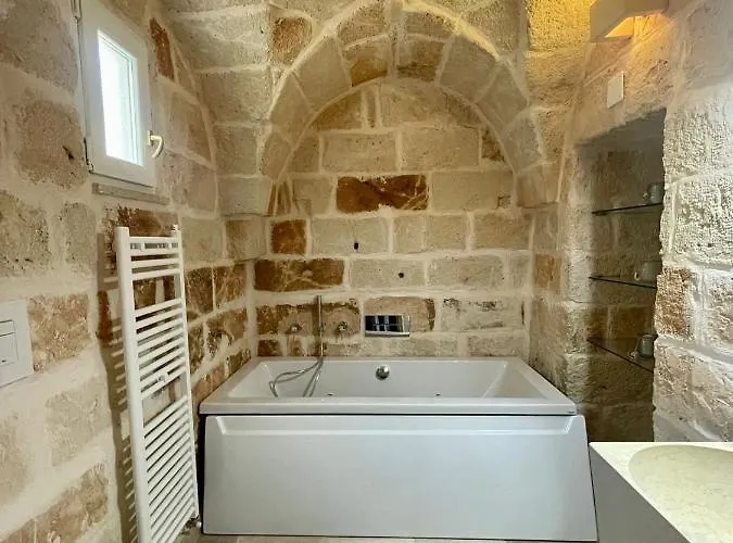 Overseas Pool מונופולי